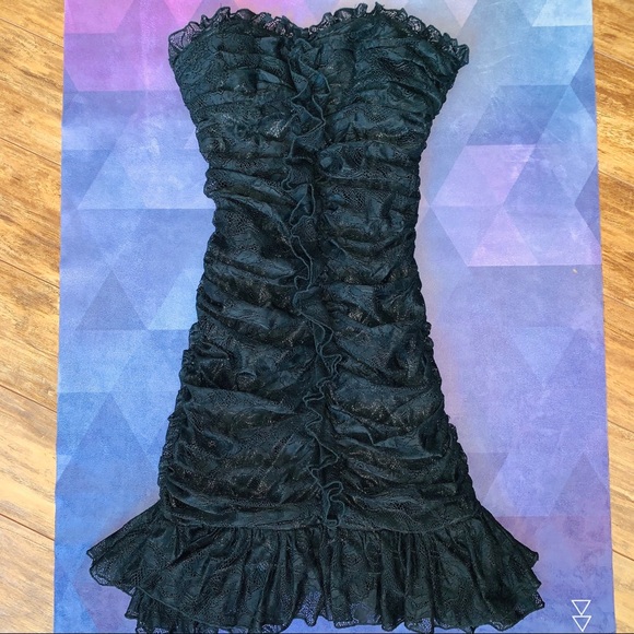 Suzy Shier Dresses & Skirts - ⭐️2/$25👗 RUFFLE LACE STRAPLESS DRESS